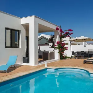 https://villa-carmen-lanzarote.in-canary-islands.com